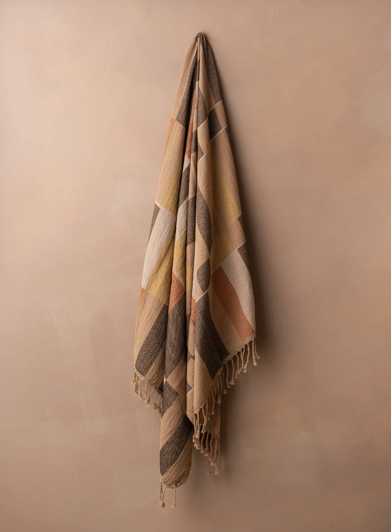 Saarde | Karo Turkish Beach Towel | Black/Terracotta