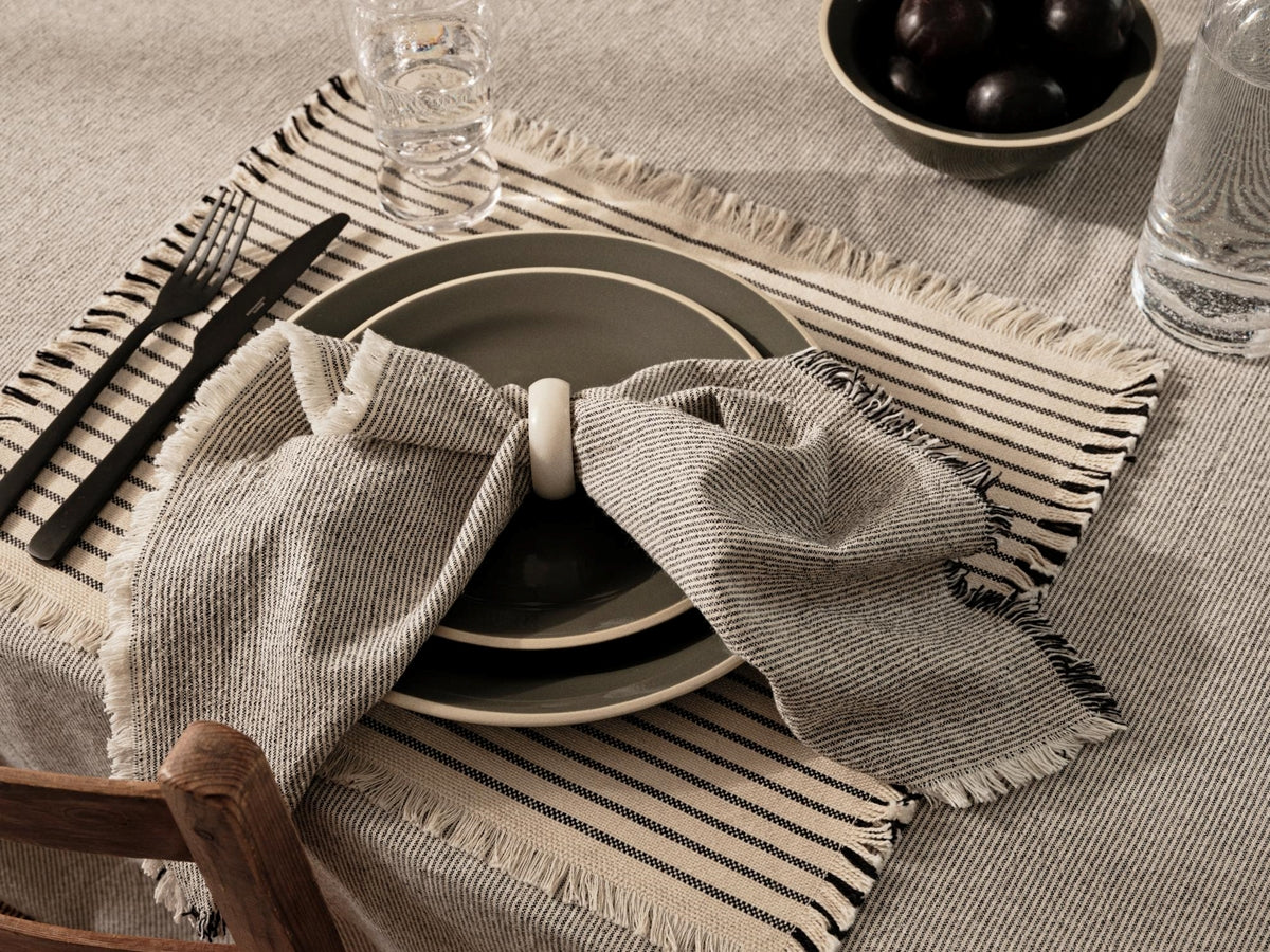 Elouise Off White/Black Placemat Set/2