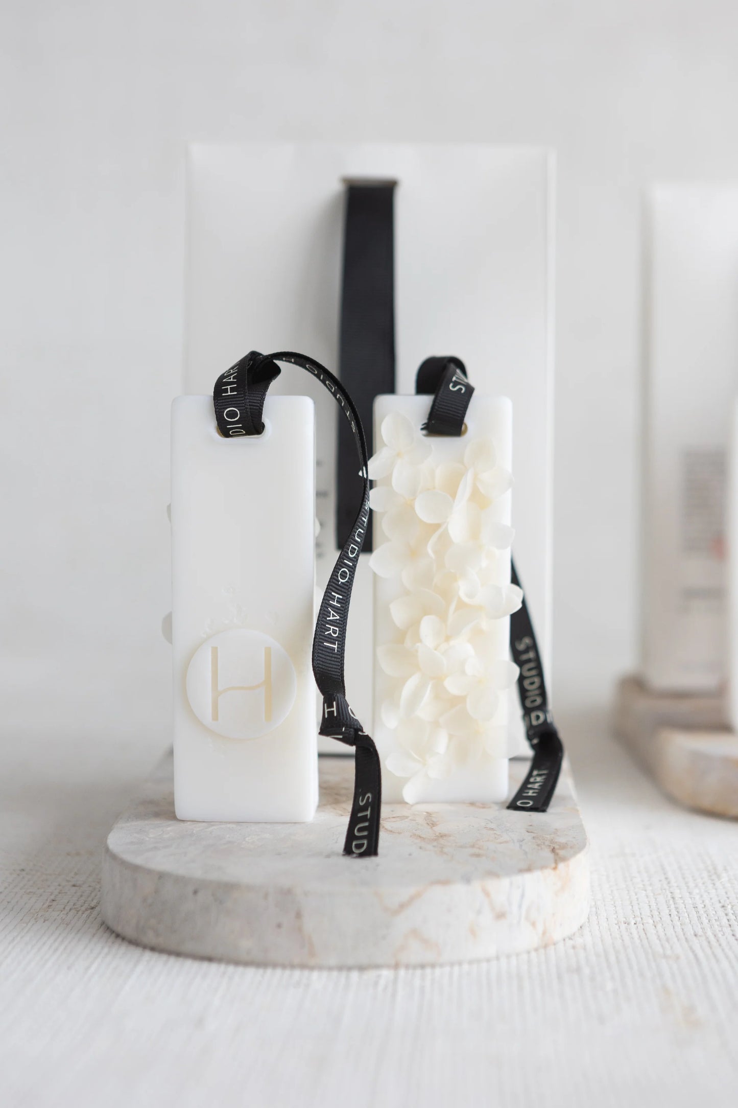 Burnt Cashmere Double Wax Tab