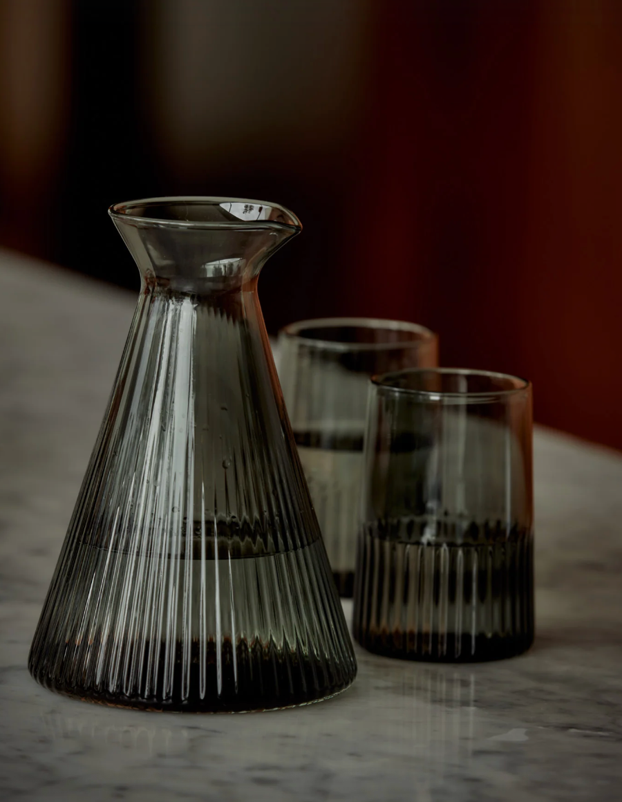 Saarde Angular Carafe Smoke
