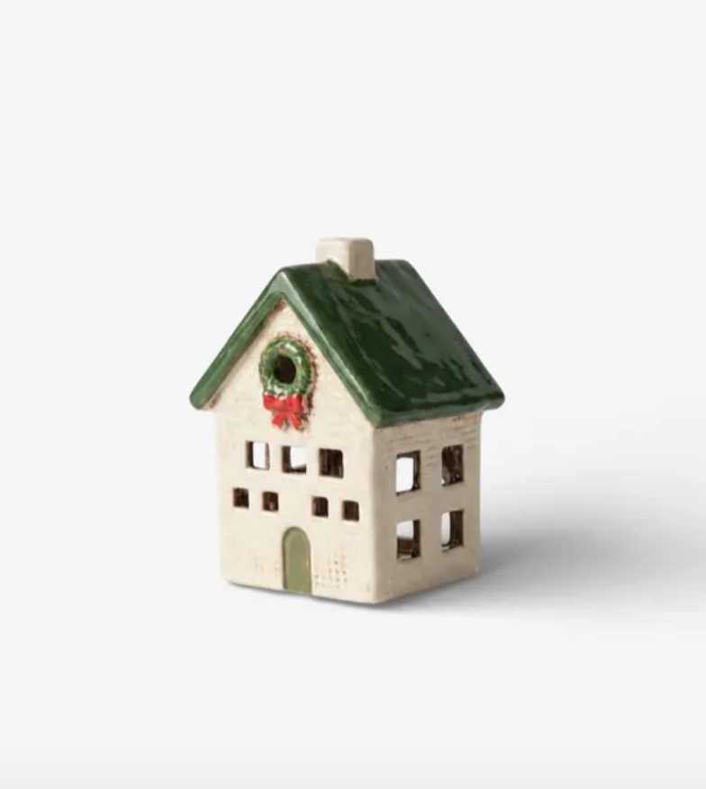 Nordgard Cottage with Bow Wreath